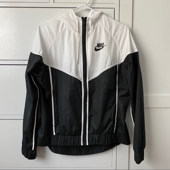 Nike Jackets & Blazers - NWOT Nike Windbreaker Jacket